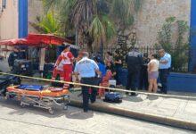 Photo of Camioneta se impacta contra puestos de comida e iglesia en el Centro de Mérida; hay tres lesionados