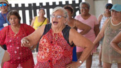 Photo of Personas mayores del CREE disfrutan campamento playero en Chuburná