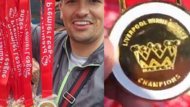 Photo of Aficionado del Liverpool engaña a seguidores del Arsenal con falsas medallas de campeón