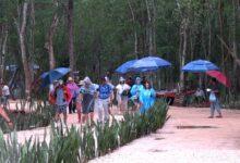 Photo of Turistas regresan a Chichén Itzá tras reapertura; artesanos continúan en la zona arqueológica
