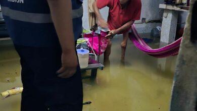 Photo of Rescatan a adulto mayor por inundaciones en Mulsay
