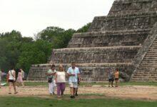 Photo of Turistas regresan a Chichén Itzá tras reapertura; artesanos continúan en la zona arqueológica
