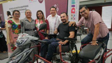 Photo of Entregan motos adaptadas y apoyos a personas con discapacidad en el sur de Yucatán