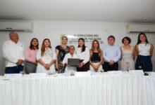 Photo of Congreso de Yucatán reconoce a la enfermera Elodia Aguilar por 49 años de servicio