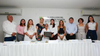 Photo of Congreso de Yucatán reconoce a la enfermera Elodia Aguilar por 49 años de servicio