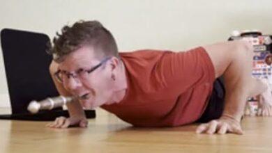 Photo of Rompe récord Guinness con 25 flexiones y una espada en la garganta