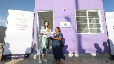 Photo of Ayuntamiento de Mérida entrega y reconstruye viviendas para familias afectadas por incendio en Dzununcán