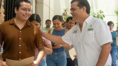 Photo of Más de 900 personas acuden a la Feria del Empleo para Profesionistas en Mérida