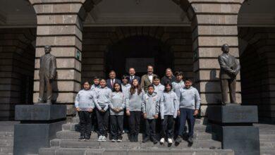 Photo of Joaquín Díaz Mena acompaña a estudiantes yucatecos destacados en visita a la SEP