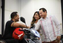 Photo of Yucatán entrega motocicletas adaptadas y apoyos de movilidad a personas con discapacidad