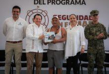 Photo of Renacimiento Maya entrega radios de emergencia a 4 mil 500 embarcaciones pesqueras