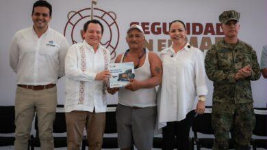 Photo of Renacimiento Maya entrega radios de emergencia a 4 mil 500 embarcaciones pesqueras