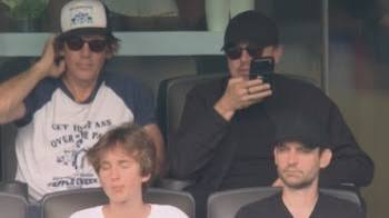 Photo of Leonardo DiCaprio y Jay-Z presenciaron la sorpresiva victoria de Noruega