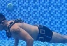 Photo of Maestro de yoga rompe récord Guinness con 86 flexiones bajo el agua