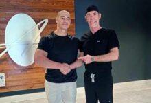 Photo of John Cena se rapa por un trasplante capilar y bromea con las críticas: “Gracias por intimidarme”