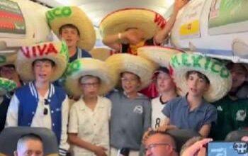 Photo of Niños austriacos emocionan al cantar “Cielito Lindo” en vuelo rumbo a México
