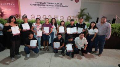 Photo of Más de 400 personas del sur de Yucatán concluyen alfabetización, primaria y secundaria
