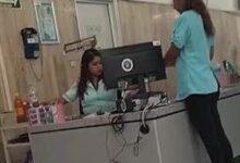 Photo of Exhiben a trabajadoras del IMSS presuntamente vendiendo comida chatarra dentro de una clínica