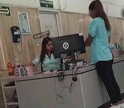 Photo of Exhiben a trabajadoras del IMSS presuntamente vendiendo comida chatarra dentro de una clínica