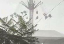 Photo of Tormenta deja atrapados a pasajeros de juego mecánico en León