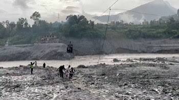 Photo of Nepal sigue devastado una semana después del colapso de un glaciar