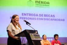Photo of Mérida entrega 600 becas para personas con discapacidad y anuncia otro Centro de Autismo