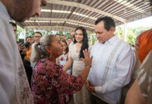 Photo of Gobierno de Yucatán reporta atención a mujer que permanece frente a Palacio