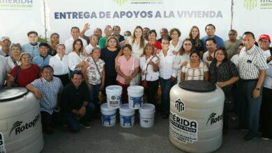 Photo of Mérida entrega 323 apoyos subsidiados para mejorar viviendas de familias