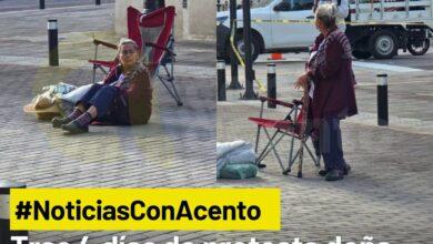 Photo of Tras cuatro días frente a Palacio, Doña Josefina regresa a casa