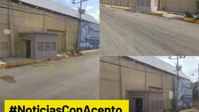 Photo of Construyen una oficina en plena banqueta de Mérida